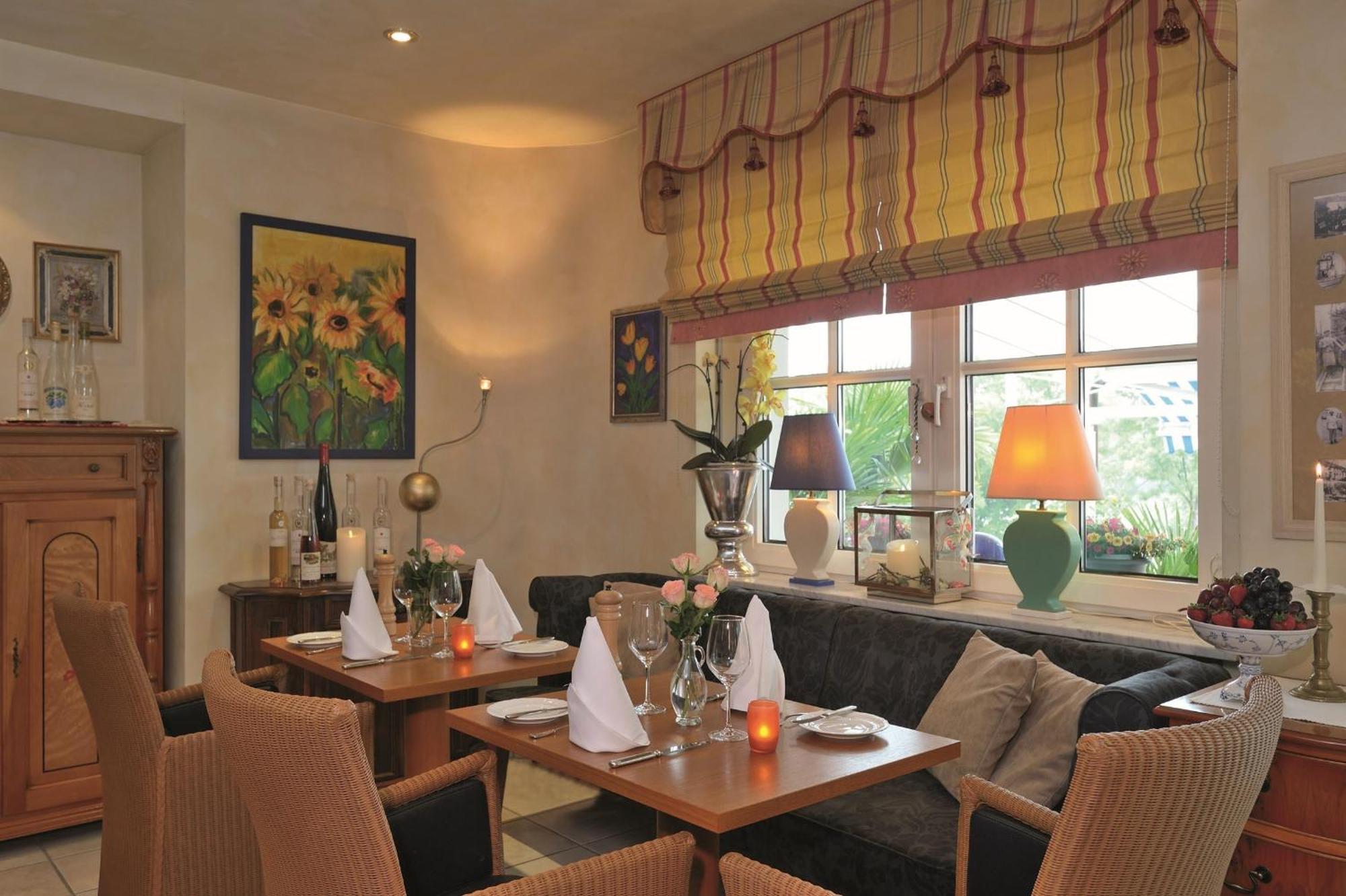 Hotel Zur Traube Uerzig Luaran gambar