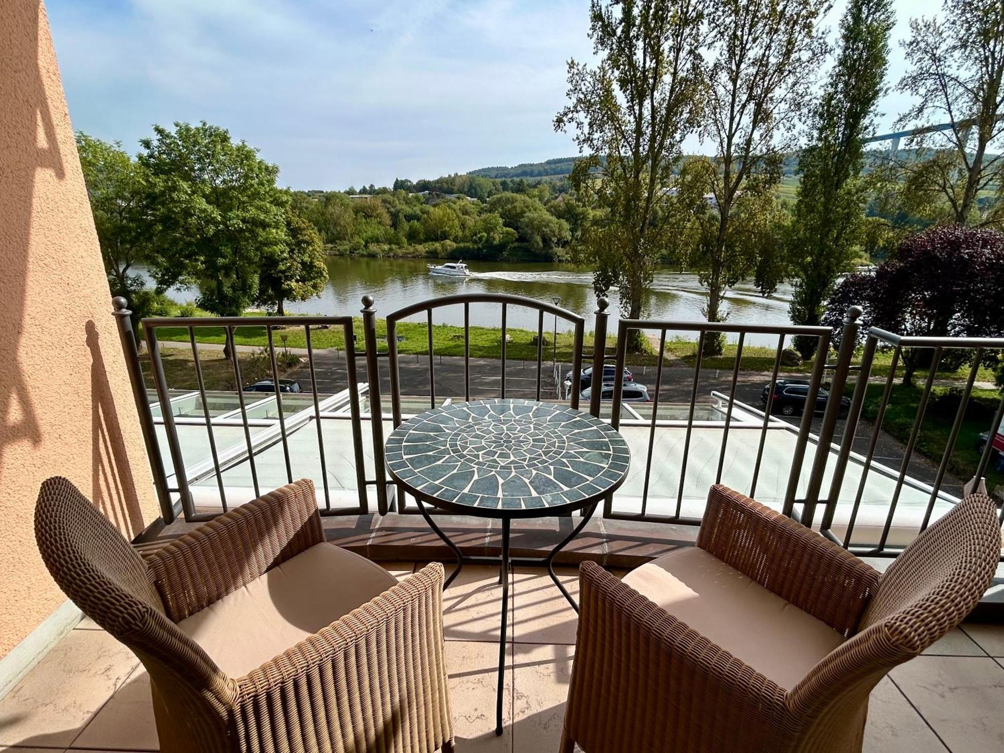 Hotel Zur Traube Uerzig Luaran gambar